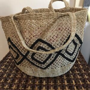 Handwoven raffia bucket bag NWOT